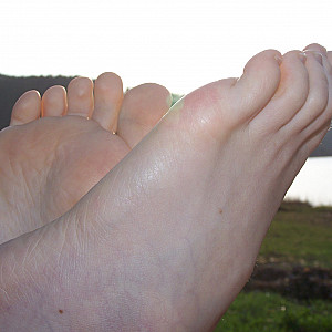 Beauties nice feet... gallery image