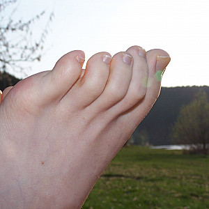 Beauties nice feet... gallery image