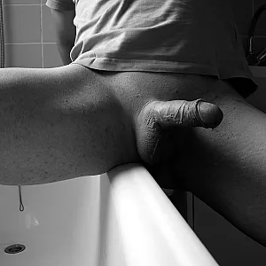 asshole in the hotel gallery image