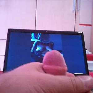 Frau eines User bewichst Galeriebild