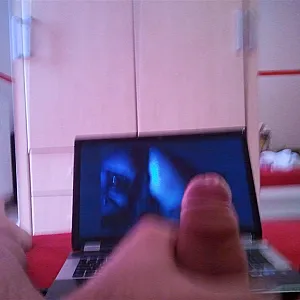 Frau eines User bewichst Galeriebild
