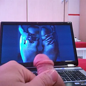 Frau eines User bewichst Galeriebild