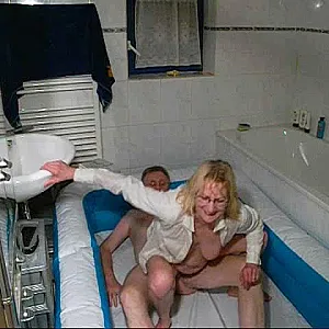 Piss und Fickspiele im NS Pool Galeriebild