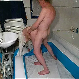 Piss und Fickspiele im NS Pool Galeriebild