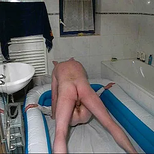 Piss und Fickspiele im NS Pool Galeriebild
