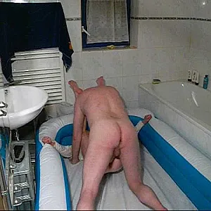 Piss und Fickspiele im NS Pool Galeriebild