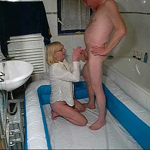 Piss und Fickspiele im NS Pool Galeriebild