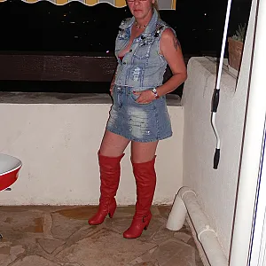 Jeans und Overknees Galeriebild