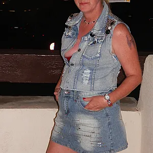 Jeans und Overknees Galeriebild