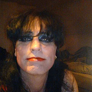 Tranny looking for a woman gallery image