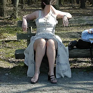 Nackt im Wald Galeriebild