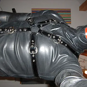 Ich in Latex Galeriebild