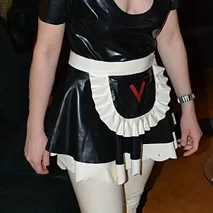 Latex Hausmädchen Galeriebild