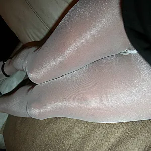 Elegante Festtags Damen Feinstrumpfhose mit Super Glanz Galeriebild