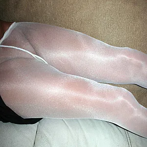Elegante Festtags Damen Feinstrumpfhose mit Super Glanz Galeriebild