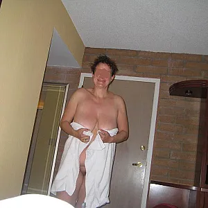 in the hotelroom gallery image