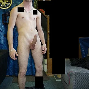 young 22yr old huge fat cock ready for ladies Galeriebild