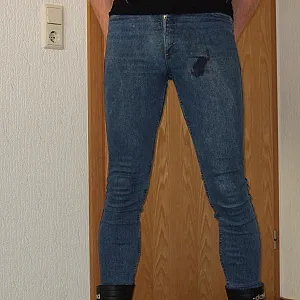 knallenge sperma stretchjeans Galeriebild