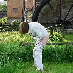 Iris peeing gallery image