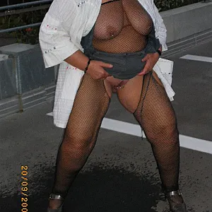 Claire pissing gallery image