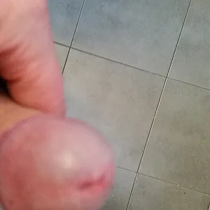 Which lady want to suck? gallery image