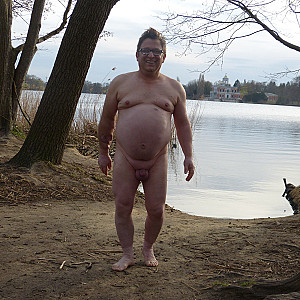 Nr.2  55Paul55 Nackt vor dem See Galeriebild