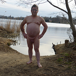Nr.2  55Paul55 Nackt vor dem See Galeriebild