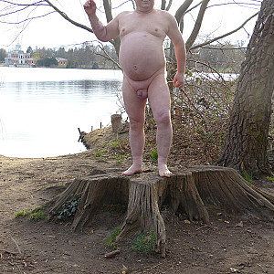 Nr.2  55Paul55 Nackt vor dem See Galeriebild