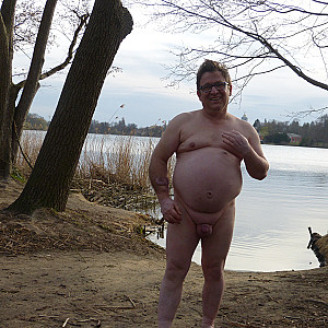 Nr.2  55Paul55 Nackt vor dem See Galeriebild