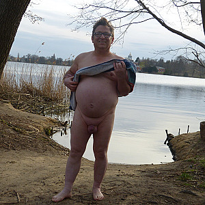 Nr.2  55Paul55 Nackt vor dem See Galeriebild
