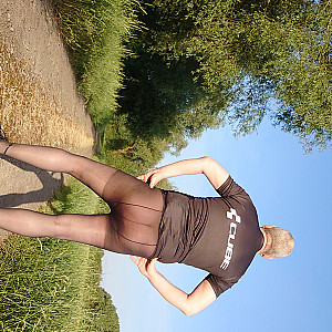 Radtour in Strumpfhose ** Striptease ** Galeriebild