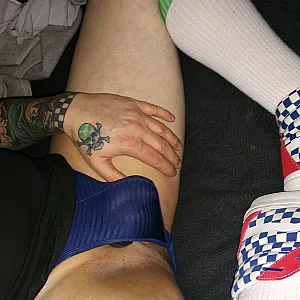 Sneaker und Tubesocken Galeriebild
