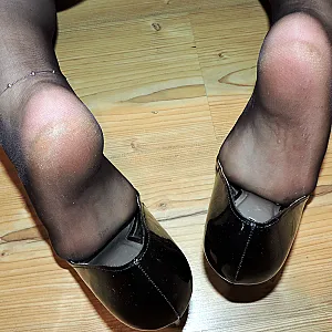 Geil im Abendkleid und sexy Heels Galeriebild