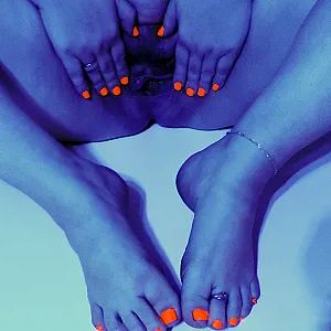 im Neon Style meine Löcher nackt und geil Galeriebild
