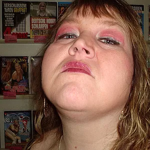 Posen in der Pornoabteilung Galeriebild