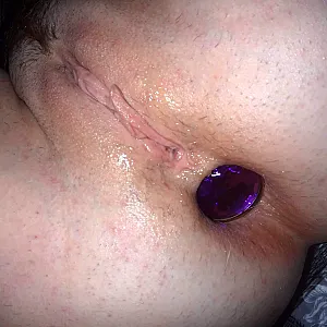 meine Frau Gina und der Plug in ihrem Arsch Galeriebild