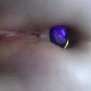 meine Frau Gina und der Plug in ihrem Arsch Galeriebild