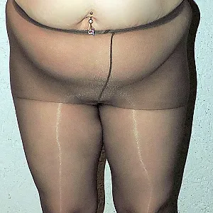 First image of Paar0365's Gallery - in brown nylons