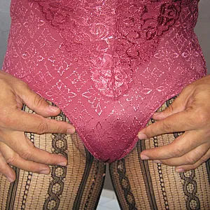 me in Red Duloren SpiderKiss Panty briefer and support bra. Galeriebild