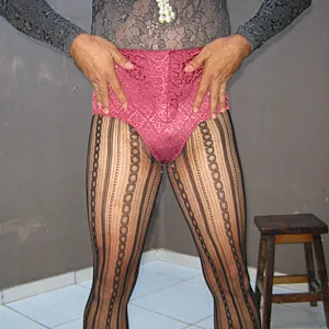 me in Red Duloren SpiderKiss Panty briefer and support bra. Galeriebild