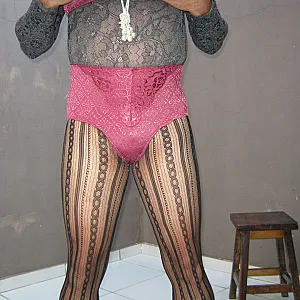 me in Red Duloren SpiderKiss Panty briefer and support bra. Galeriebild