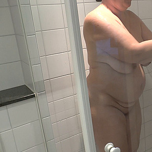 First Image Of crazy1963's Video - 2 Lesben duschen im Hotel 1