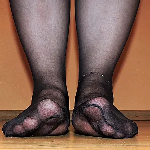 Arsch Titten Sohlen in Nylons und Lack Heels Galeriebild