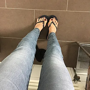 feets gallery image