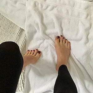 feets gallery image