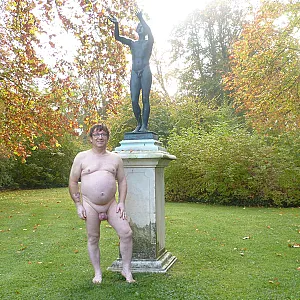 55Paul 55 ist nackt im Herbst Galeriebild