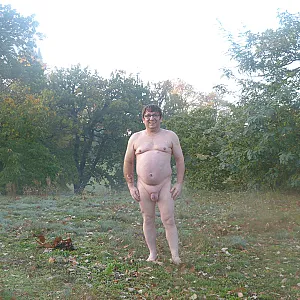 55Paul 55 ist nackt im Herbst Galeriebild