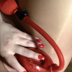 Dick gepumpte Fotze mit Creampie Galeriebild