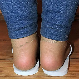 nylonfeets in flipflops gallery image