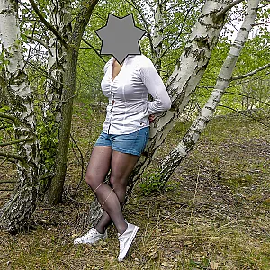 Outdoor in Strumpfhosen Galeriebild